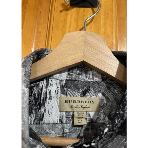 Burberry Women’s Chava Dreamscape Print Silk Oversized Shirt Size 8 - Picture 3 of 7